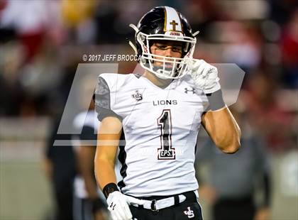 Thumbnail 1 in JSerra Catholic vs. Mater Dei photogallery.