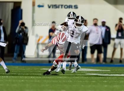 Thumbnail 3 in JSerra Catholic vs. Mater Dei photogallery.