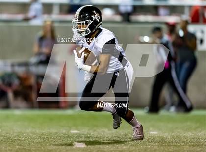 Thumbnail 2 in JSerra Catholic vs. Mater Dei photogallery.