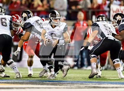 Thumbnail 2 in JSerra Catholic vs. Mater Dei photogallery.