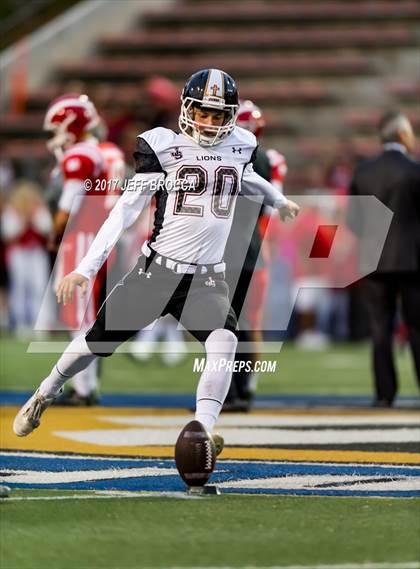 Thumbnail 1 in JSerra Catholic vs. Mater Dei photogallery.