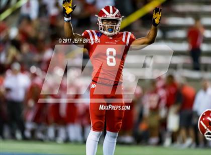 Thumbnail 3 in JSerra Catholic vs. Mater Dei photogallery.