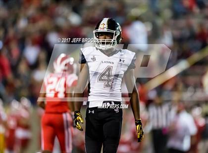 Thumbnail 2 in JSerra Catholic vs. Mater Dei photogallery.
