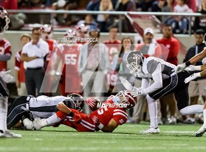 Thumbnail 1 in JSerra Catholic vs. Mater Dei photogallery.