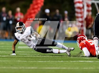 Thumbnail 3 in JSerra Catholic vs. Mater Dei photogallery.
