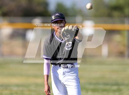 Thumbnail 2 in Bishop Amat vs Cathedral photogallery.