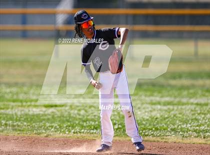 Thumbnail 2 in Bishop Amat vs Cathedral photogallery.