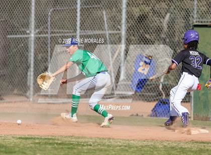 Thumbnail 2 in Bishop Amat vs Cathedral photogallery.