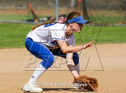 Thumbnail 3 in Crescenta Valley @ Burbank photogallery.