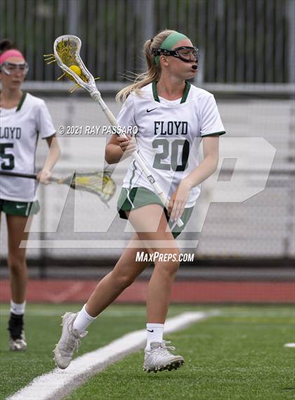Thumbnail 2 in Riverhead vs William Floyd photogallery.