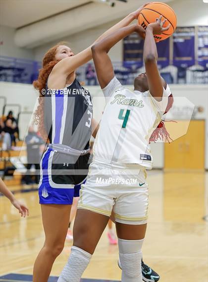 Thumbnail 3 in Grayson vs. IMG Academy (MLK Day Classic) photogallery.