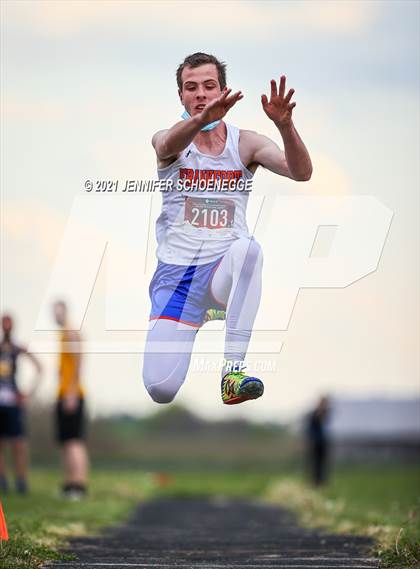 Thumbnail 3 in KHSAA North Central Track Conference Championship photogallery.