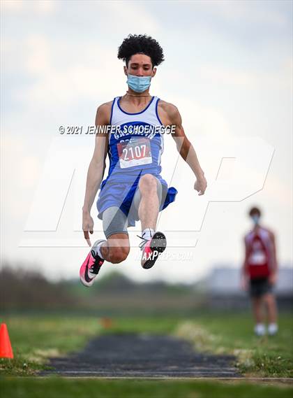 Thumbnail 1 in KHSAA North Central Track Conference Championship photogallery.