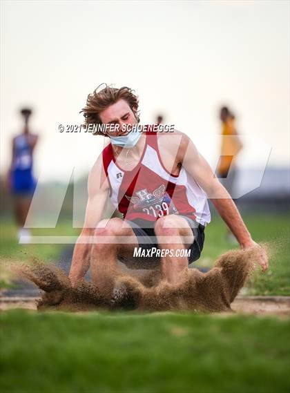 Thumbnail 3 in KHSAA North Central Track Conference Championship photogallery.