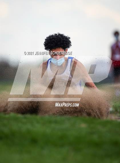 Thumbnail 2 in KHSAA North Central Track Conference Championship photogallery.