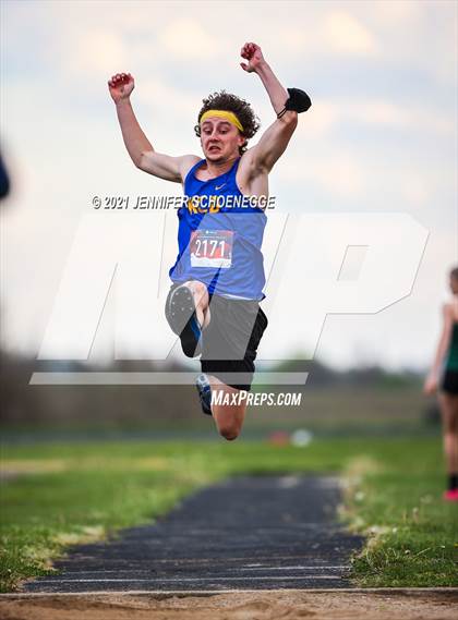 Thumbnail 1 in KHSAA North Central Track Conference Championship photogallery.