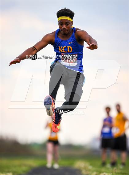 Thumbnail 2 in KHSAA North Central Track Conference Championship photogallery.