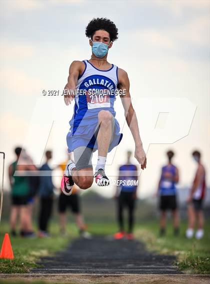 Thumbnail 2 in KHSAA North Central Track Conference Championship photogallery.