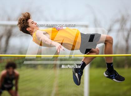 Thumbnail 2 in KHSAA North Central Track Conference Championship photogallery.