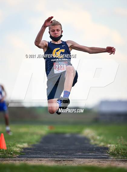 Thumbnail 2 in KHSAA North Central Track Conference Championship photogallery.