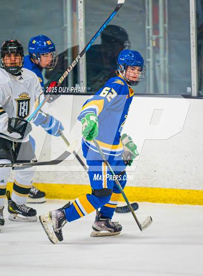 Thumbnail 3 in Servite VS Bishop Amat photogallery.