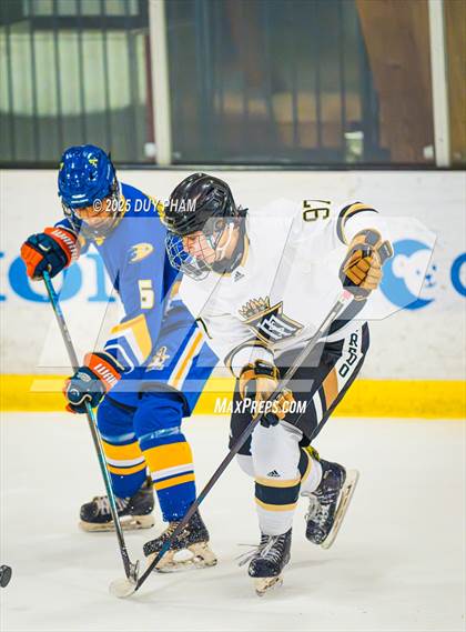 Thumbnail 3 in Servite VS Bishop Amat photogallery.