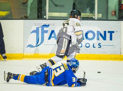 Thumbnail 2 in Servite VS Bishop Amat photogallery.