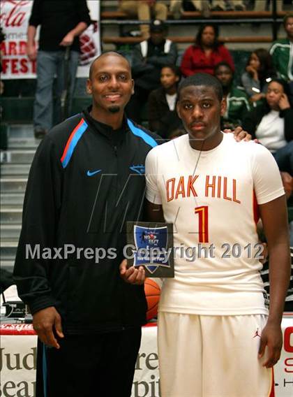 Thumbnail 3 in Melrose vs. Oak Hill Academy photogallery.