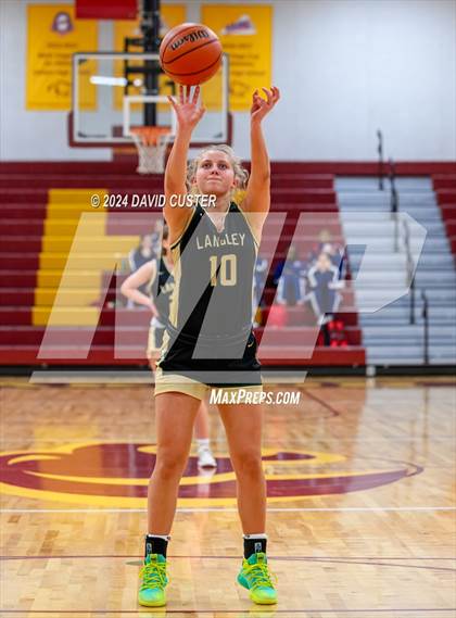 Thumbnail 2 in Langley @ Falls Church (Cougar Holiday Classic) photogallery.