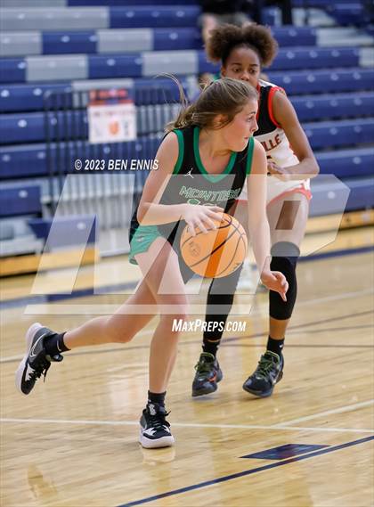Thumbnail 3 in Gainesville vs McIntosh (MLK Luella HoopKlub Showcase) photogallery.