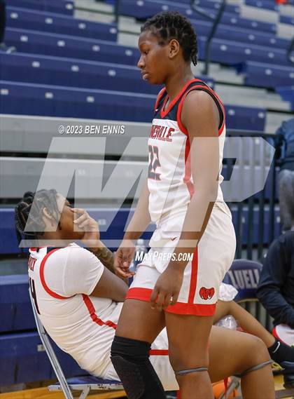 Thumbnail 3 in Gainesville vs McIntosh (MLK Luella HoopKlub Showcase) photogallery.