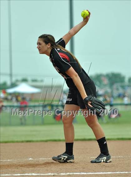 Thumbnail 2 in Bay Shore vs Clarence (NYSPHSAA Class AA Semifinal) photogallery.
