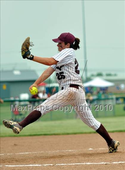 Thumbnail 3 in Bay Shore vs Clarence (NYSPHSAA Class AA Semifinal) photogallery.
