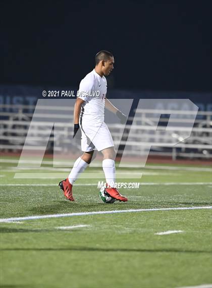 Thumbnail 1 in Denver East vs. Valor Christian (CHSAA 5A Second Round ) photogallery.