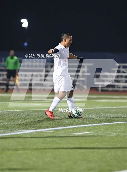 Thumbnail 3 in Denver East vs. Valor Christian (CHSAA 5A Second Round ) photogallery.
