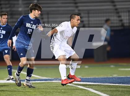 Thumbnail 1 in Denver East vs. Valor Christian (CHSAA 5A Second Round ) photogallery.