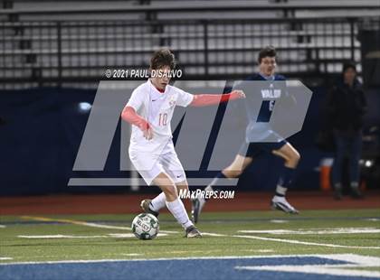 Thumbnail 2 in Denver East vs. Valor Christian (CHSAA 5A Second Round ) photogallery.