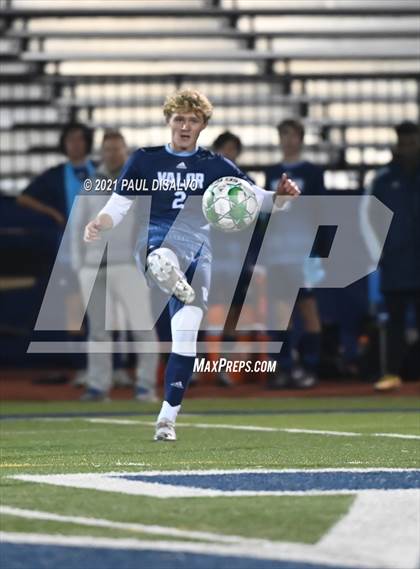 Thumbnail 3 in Denver East vs. Valor Christian (CHSAA 5A Second Round ) photogallery.