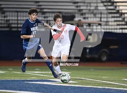 Thumbnail 1 in Denver East vs. Valor Christian (CHSAA 5A Second Round ) photogallery.