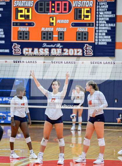 Thumbnail 2 in Seven Lakes vs Fulshear photogallery.