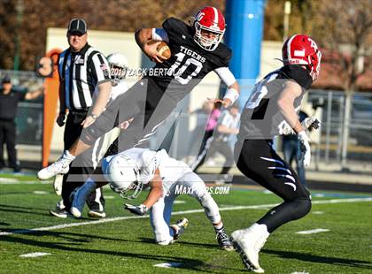 Thumbnail 3 in Millard vs. Milford (UHSAA 2A Semi-Finals) photogallery.