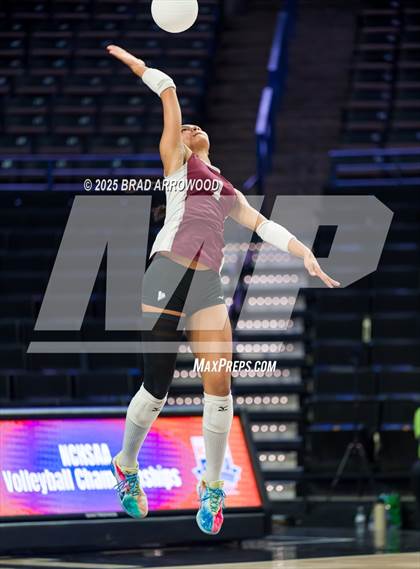 Thumbnail 3 in Hickory vs. Seaforth (NCHSAA 5A Final) photogallery.