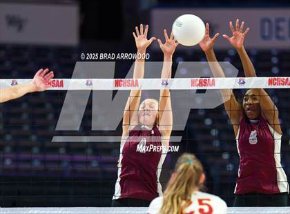 Thumbnail 2 in Hickory vs. Seaforth (NCHSAA 5A Final) photogallery.