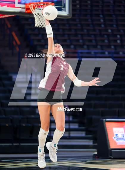 Thumbnail 3 in Hickory vs. Seaforth (NCHSAA 5A Final) photogallery.