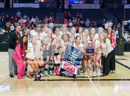 Thumbnail 2 in Hickory vs. Seaforth (NCHSAA 5A Final) photogallery.