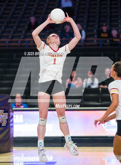 Thumbnail 1 in Hickory vs. Seaforth (NCHSAA 5A Final) photogallery.