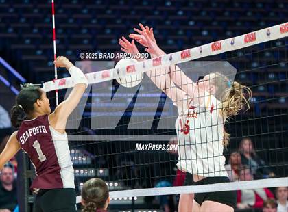 Thumbnail 1 in Hickory vs. Seaforth (NCHSAA 5A Final) photogallery.