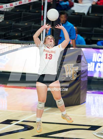 Thumbnail 1 in Hickory vs. Seaforth (NCHSAA 5A Final) photogallery.