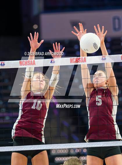Thumbnail 1 in Hickory vs. Seaforth (NCHSAA 5A Final) photogallery.