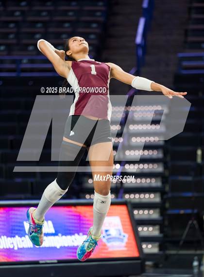 Thumbnail 2 in Hickory vs. Seaforth (NCHSAA 5A Final) photogallery.